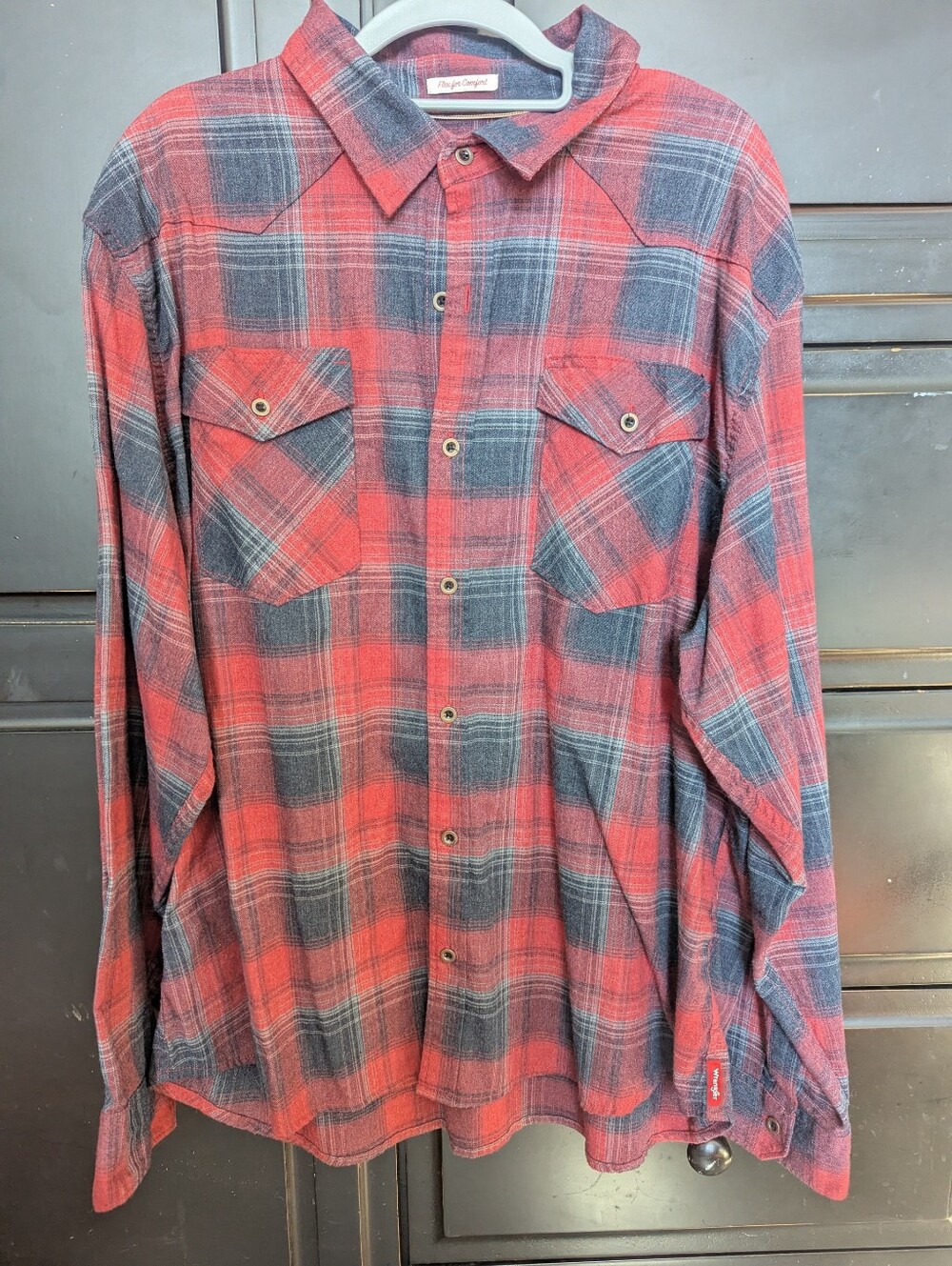 Wrangler Men's Red and Black Flannel 2XL Long Sleeve Button-Up Shirt